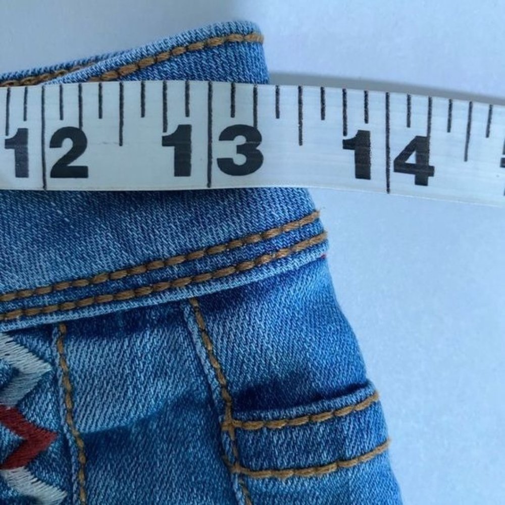 Wild Pearl ladies denim cut off shorts with southwestern style pocket size 26” - Picture 7 of 8
